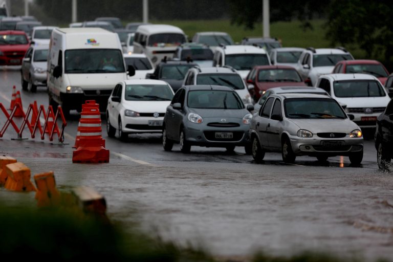 Comissão vota terça isenção de IPVA para carros com mais de 20 anos