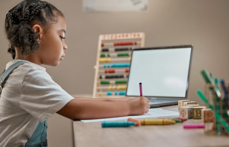 Comissões da Câmara debatem impactos da IA na educação brasileira