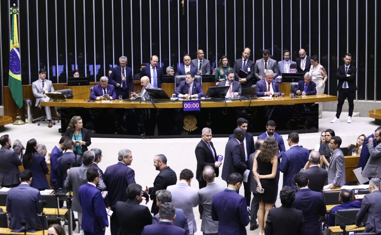 Congresso adia votação da LDO 2026 e veto à Lei do Licenciamento Ambiental
