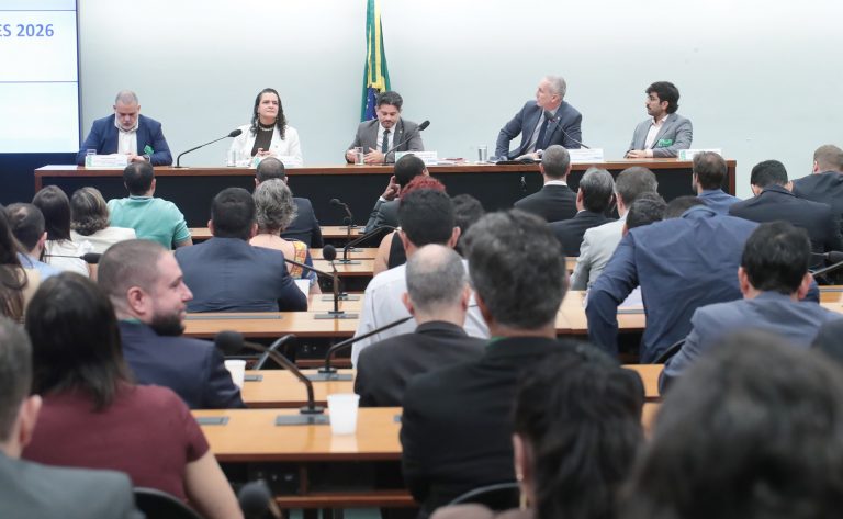 Congresso analisa mudança no Orçamento 2026 para reestruturar Receita Federal