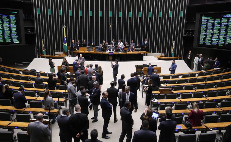 Congresso aprova Orçamento 2026 de R$ 6,5 tri com margem fiscal de R$ 13,8 bi