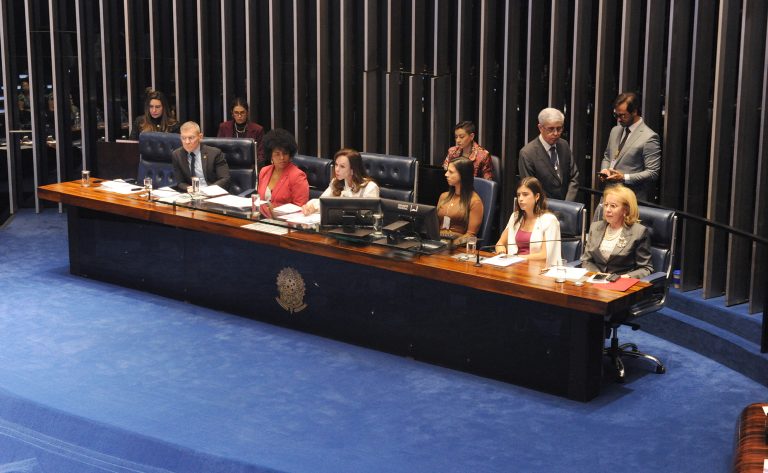 Congresso lança agenda para cotas femininas no Legislativo e orçamento para mulheres