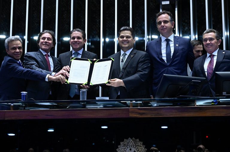 Congresso promulga EC que torna tribunais de contas órgãos permanentes