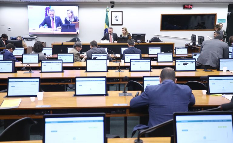 Conselho de Ética abre processos contra 3 deputados por ocupação do Plenário