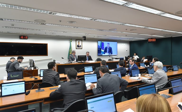 Conselho de Ética analisa representações contra Janones, Boulos e outros deputados