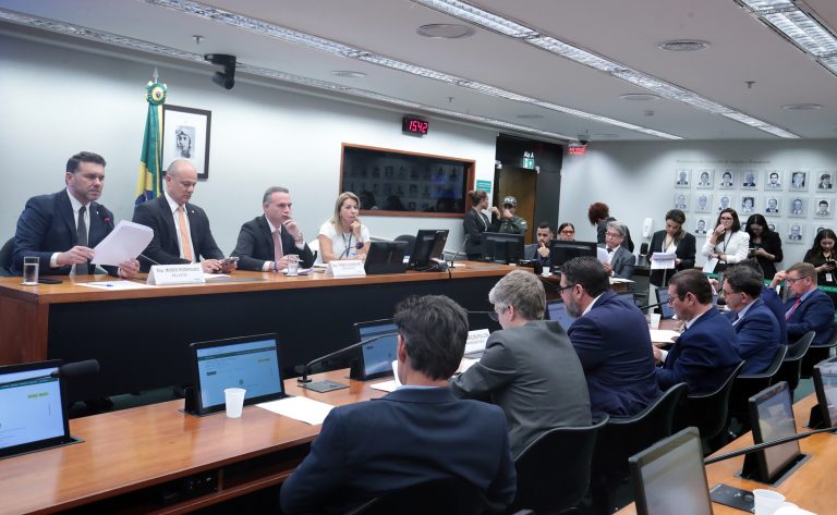 Conselho de Ética analisa suspensão de mandatos por ocupação do Plenário