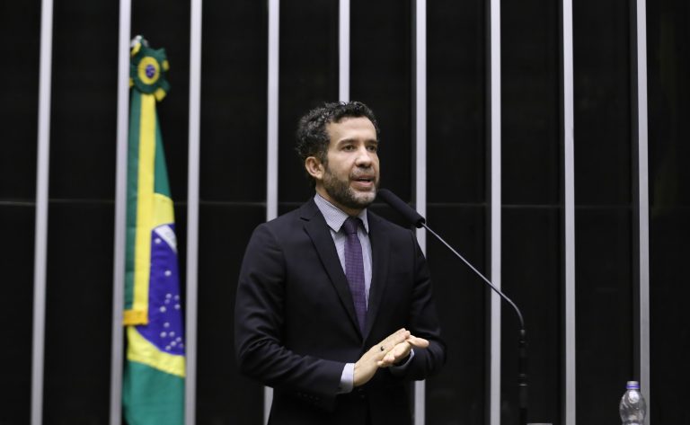 Conselho de Ética avalia processo contra Janones por conduta imprópria no Plenário