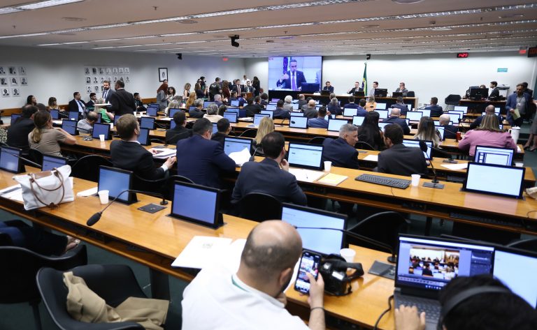Conselho de Ética ouve deputados Gilvan da Federal e André Janones por quebra de decoro