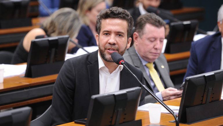 Conselho de Ética realiza novo sorteio para relator do processo contra André Janones