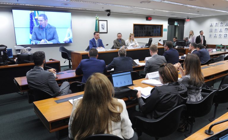 Conselho de Ética vota parecer sobre denúncia contra Lindbergh Farias