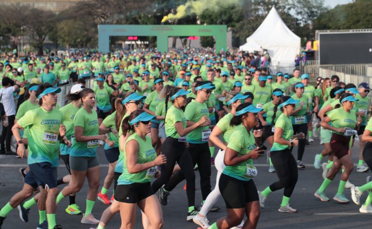 Corrida da Câmara reúne 6 mil pessoas na Esplanada em celebração aos 200 anos