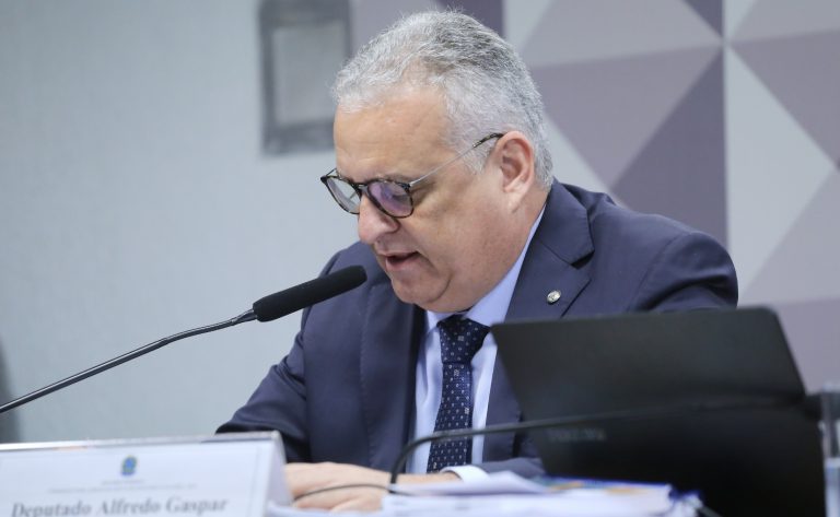 CPMI do INSS encerra sem relatório aprovado após rejeitar 216 indiciamentos