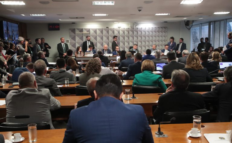 CPMI do INSS ouve ex-dirigente sobre R$ 1,1 bi em descontos indevidos