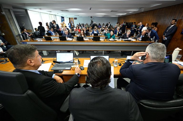 CPMI do INSS ouve ex-noiva de Vorcaro e presidente da Dataprev hoje