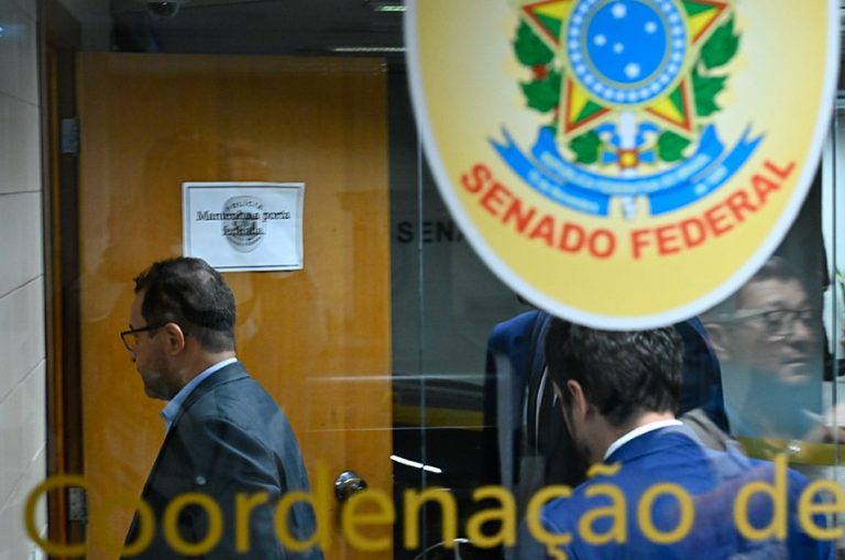 CPMI do INSS prende ex-coordenador após 9h de depoimento contraditório