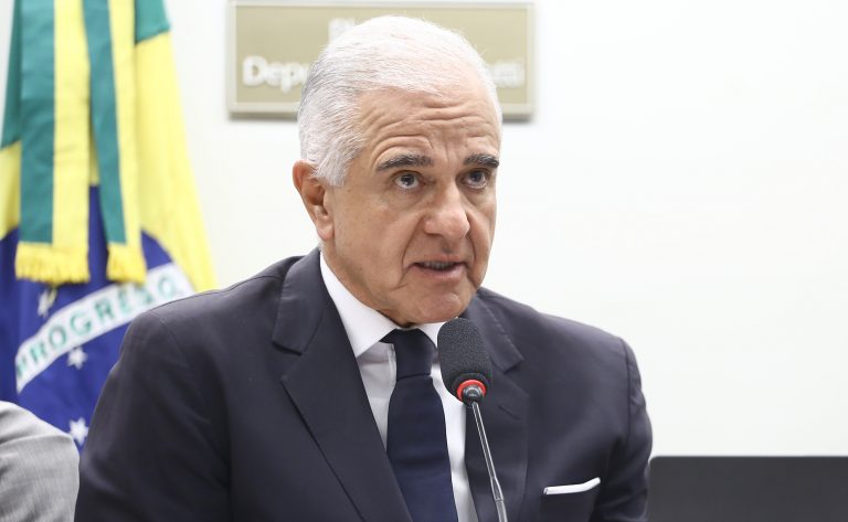 Deputado cobra dados oficiais sobre pirataria em apostas online no Brasil