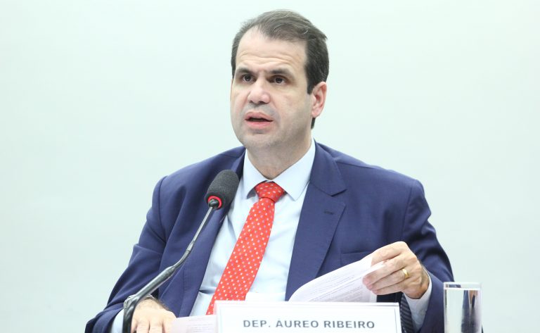 Deputado defende anistia a 3,5 milhões de multas do free flow suspenso pelo governo