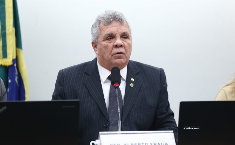 Deputado defende penas mais duras contra crime organizado em votação na Câmara