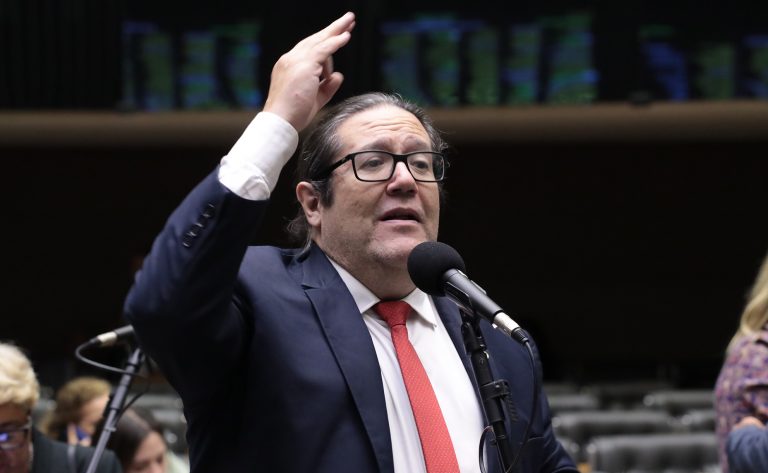 Deputado defende valorização de professores no novo Plano Nacional de Educação