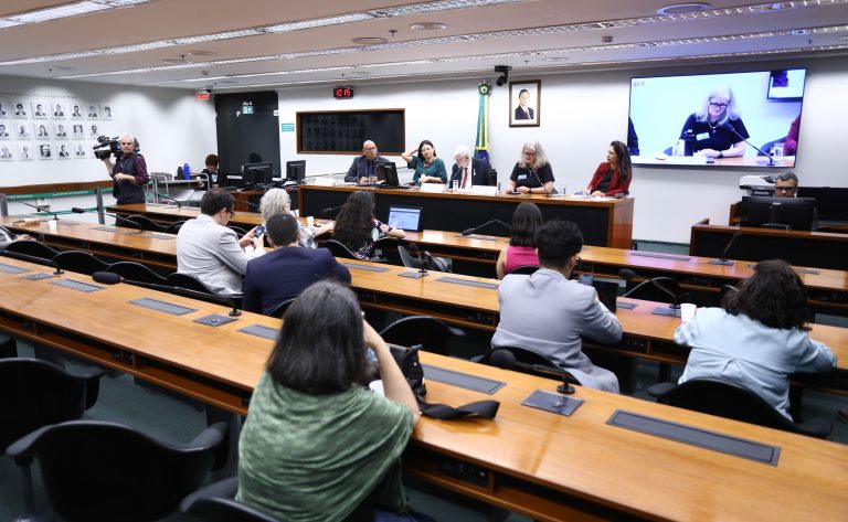 Deputados cobram ações contra intolerância religiosa em audiência na Câmara