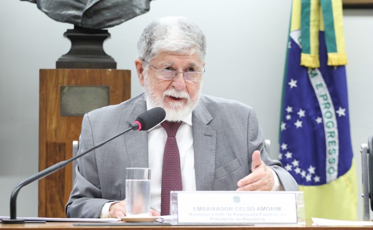 Embaixador Celso Amorim será questionado sobre política externa brasileira na Câmara dos Deputados
