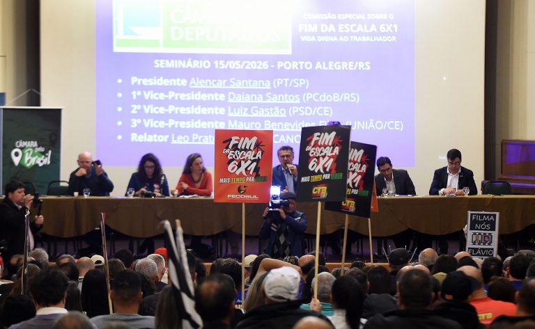 Emendas mantêm 44h para atividades essenciais em proposta que reduz jornada