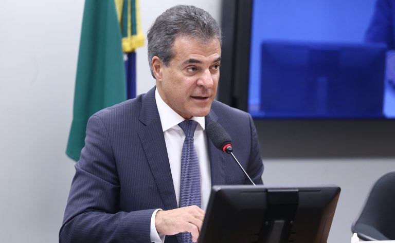 Especialistas defendem correção dos tetos do MEI e Simples Nacional na Câmara