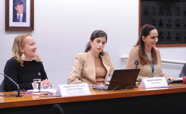 Especialistas defendem criminalização da misoginia digital na Câmara