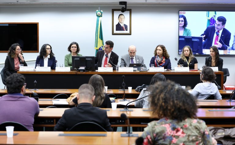 Especialistas defendem imposto seletivo para alimentos que causam obesidade