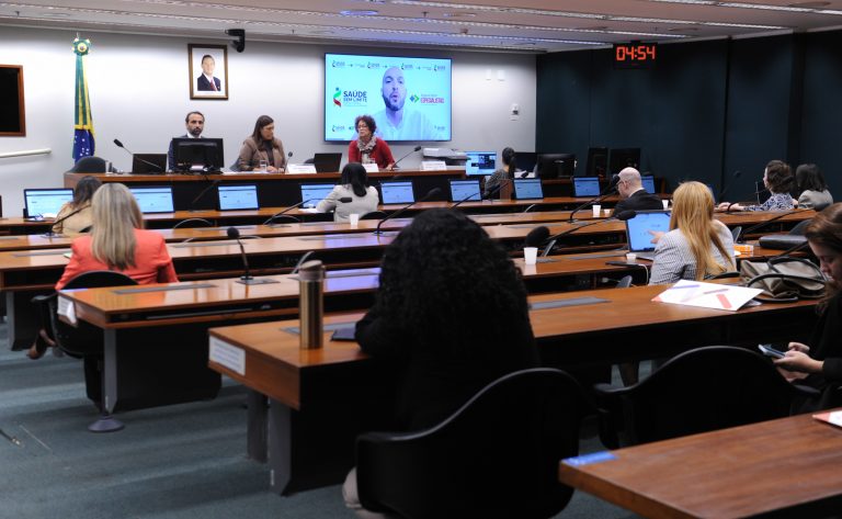 Espera por avaliação de autismo no SUS pode chegar a 4 anos, diz Câmara