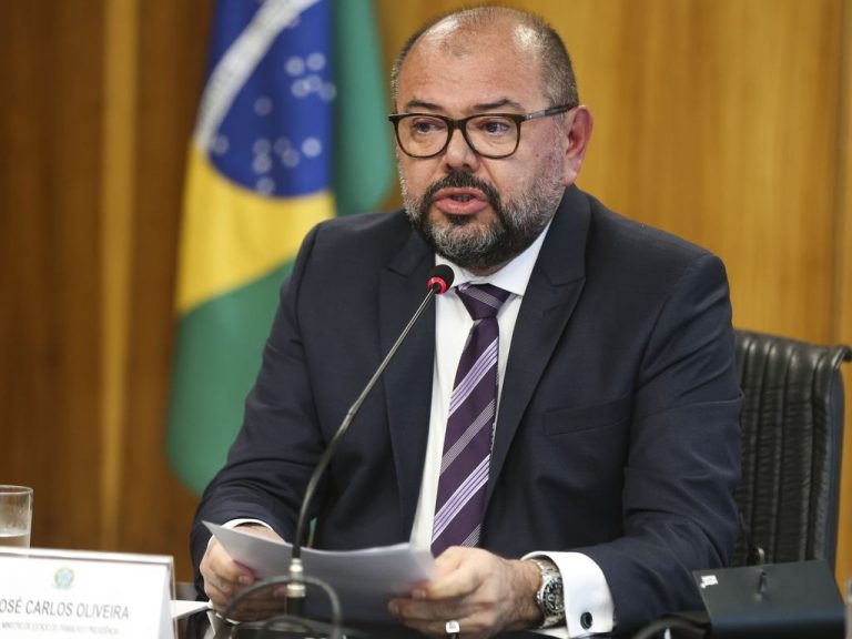 Ex-ministro José Carlos Oliveira será ouvido pela CPMI do INSS sobre fraudes bilionárias