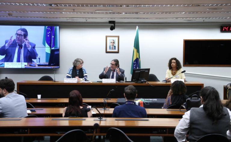 Financiamento é principal obstáculo para implementar psicólogos e assistentes sociais nas escolas públicas