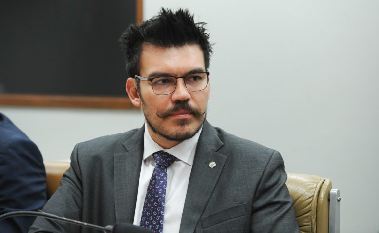Garantia de Assistência Odontológica Durante Internação Hospitalar é Aprovada em Comissão