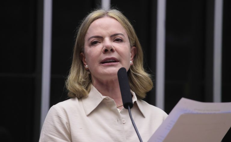 Gleisi considera retirar urgência de projeto sobre licenciamento ambiental