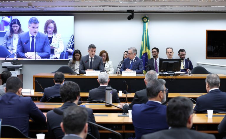 Governo defende leilões de energia na Câmara; deputados criticam custos
