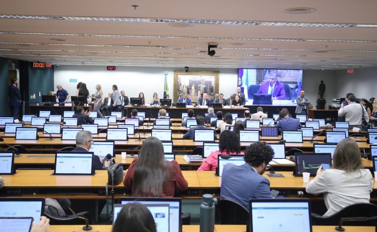 Governo e oposição divergem sobre redução da jornada de trabalho na CCJ