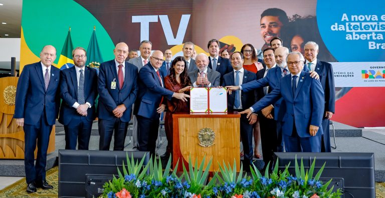 Governo regulamenta TV 3.0 no Brasil: deputados celebram nova era da comunicação pública