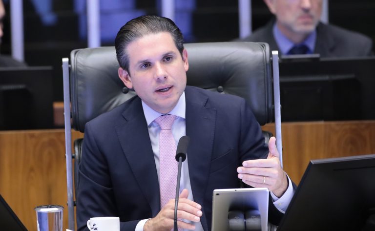 Hugo Motta anuncia Derrite como relator do Marco Legal contra Crime Organizado