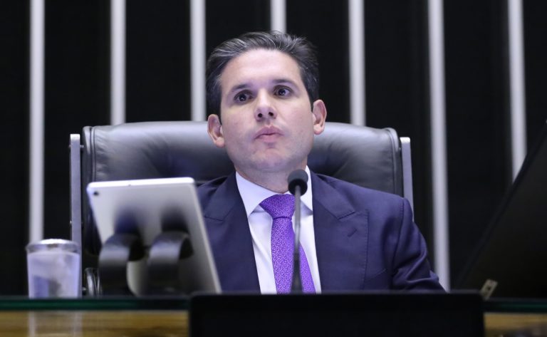 Hugo Motta anuncia grupo de trabalho para proteger crianças na internet após denúncias de exploração