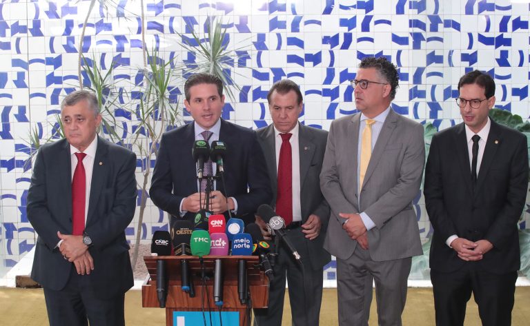 Hugo Motta anuncia transição de 1 ano para jornada de 40h semanais