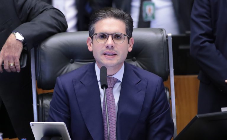 Hugo Motta anuncia votação de projetos para proteger crianças no ambiente digital