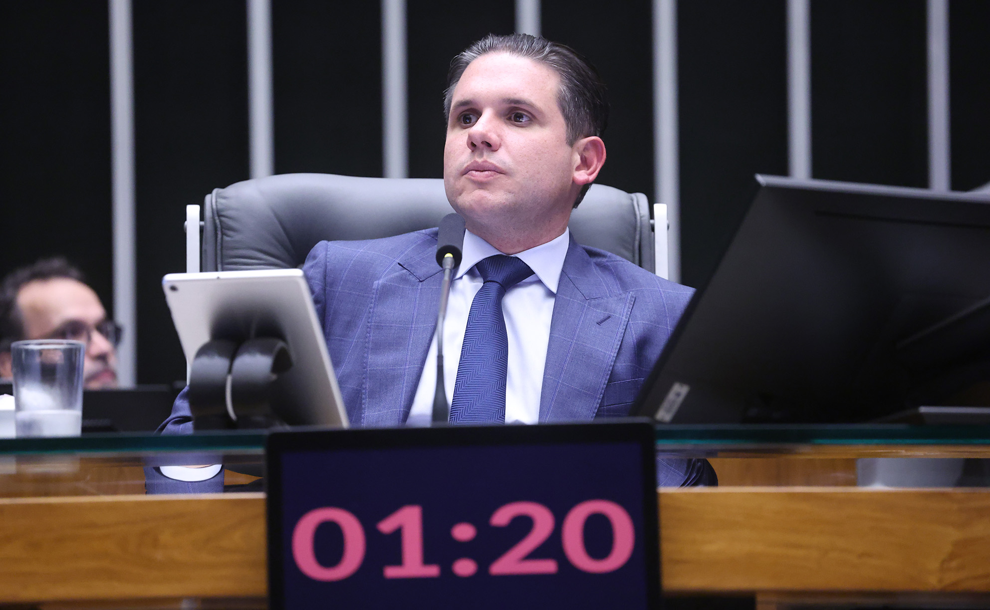 Hugo Motta celebra aprovação quase unânime do novo limite de faturamento do MEI