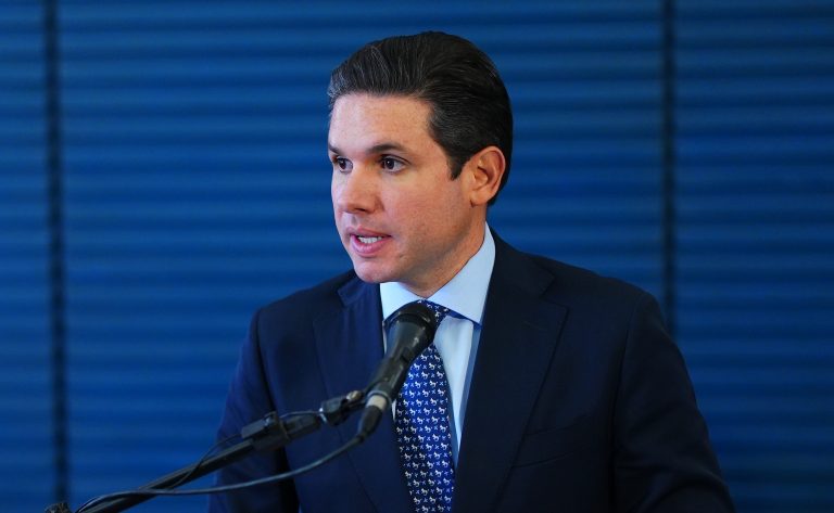 Hugo Motta defende diplomacia para resolver tarifas dos EUA contra produtos brasileiros