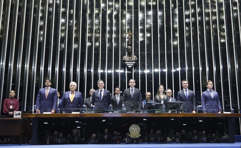 Hugo Motta defende indústria nacional e parcerias em sessão dos 100 anos da GM