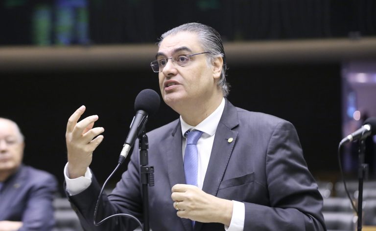 Hugo Motta designa Lafayette de Andrada como relator da PEC sobre prerrogativas parlamentares