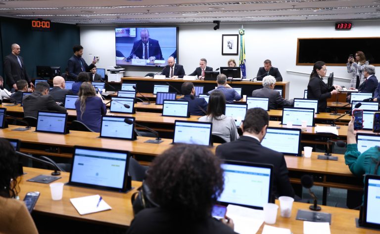 Hugo Motta encaminha 20 representações contra 11 deputados ao Conselho de Ética da Câmara