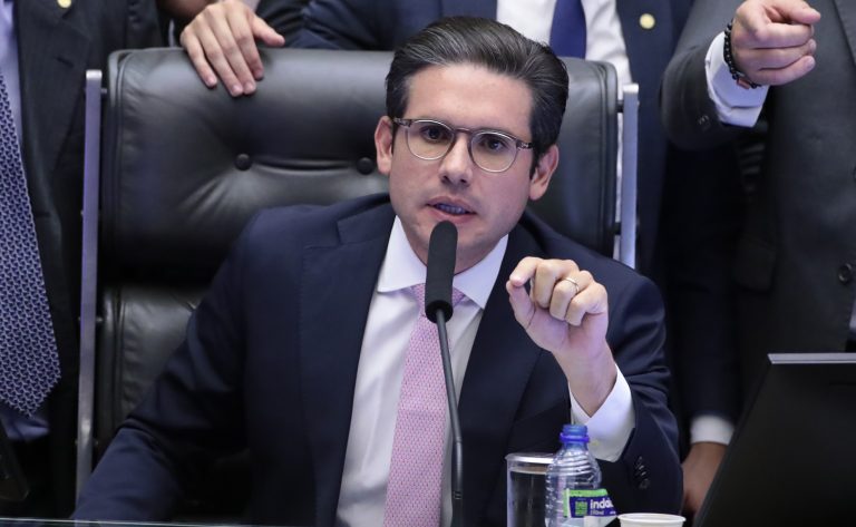 Hugo Motta reafirma autoridade da Mesa Diretora após protesto da oposição na Câmara
