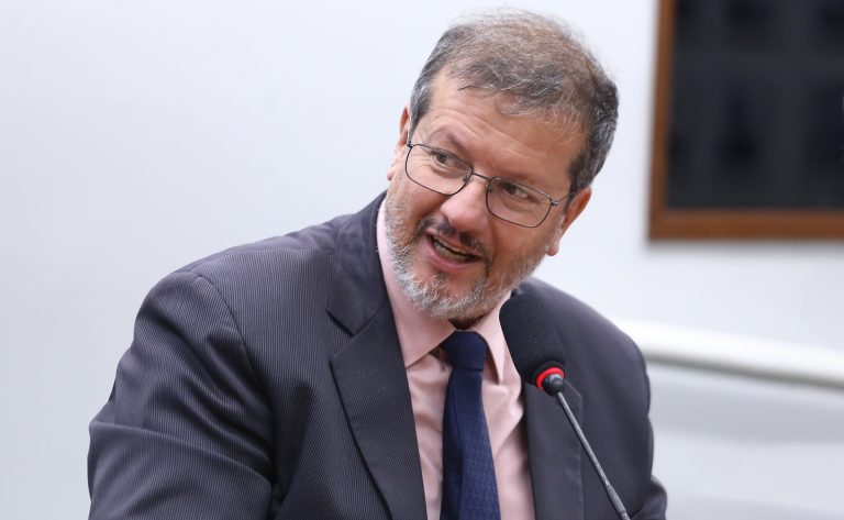 Idosos de baixa renda poderão comprar computadores com isenção de Cofins e PIS/Pasep