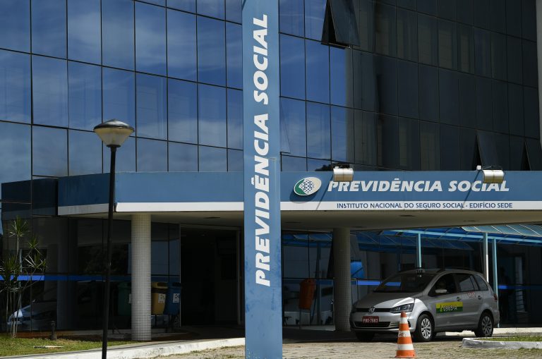 INSS: Comissão da Câmara debate barreiras digitais que impedem idosos de obter empréstimo consignado