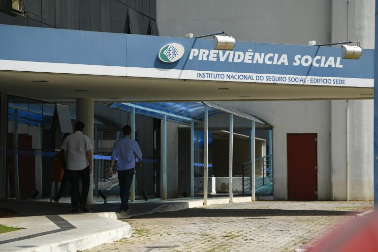 INSS: Nova lei viabiliza gastos com salário-paternidade ampliado
